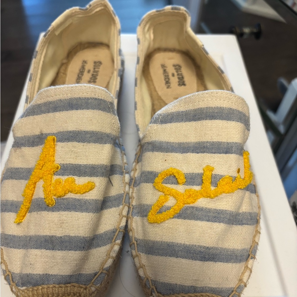 Canvas shoes